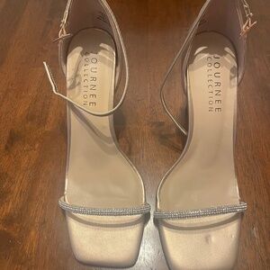 Journee Collection heels size 8.5